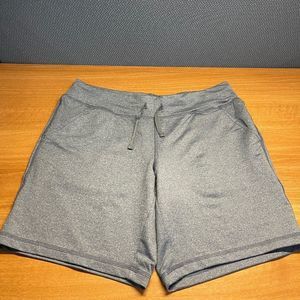 Women’s Emily B athletic shorts size M